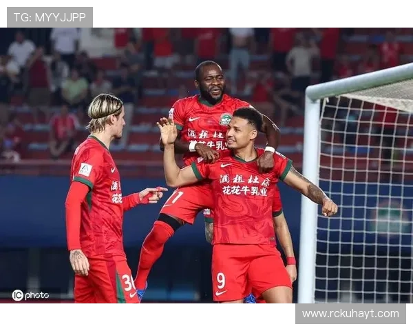 阿奇姆彭精准传中马亚轻松头球破门 河南领先亚泰2-0稳占主动 阿奇姆彭精准传中马亚轻松头球破门 河南领先亚泰2-0稳占主动