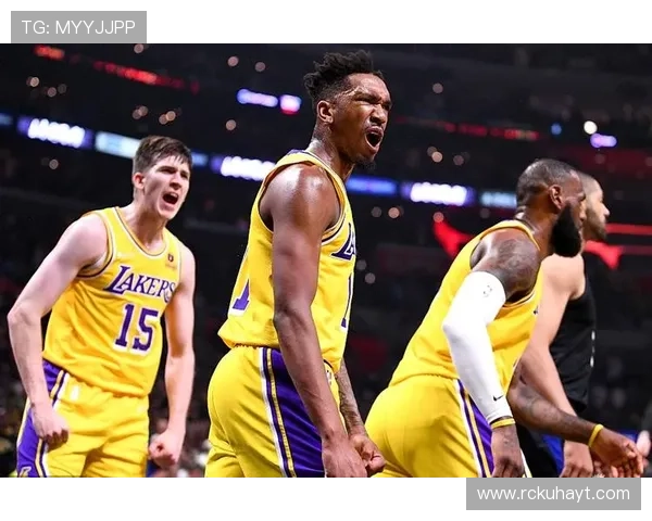 BBR预测詹姆斯新赛季数据：场均24.8分7.6篮板8助攻三分命中率36.8%